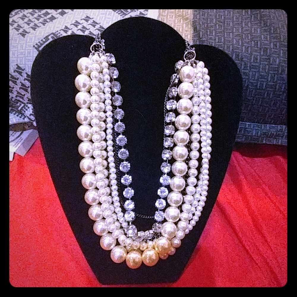 Faux pearls and rhinestones bulky necklace.
